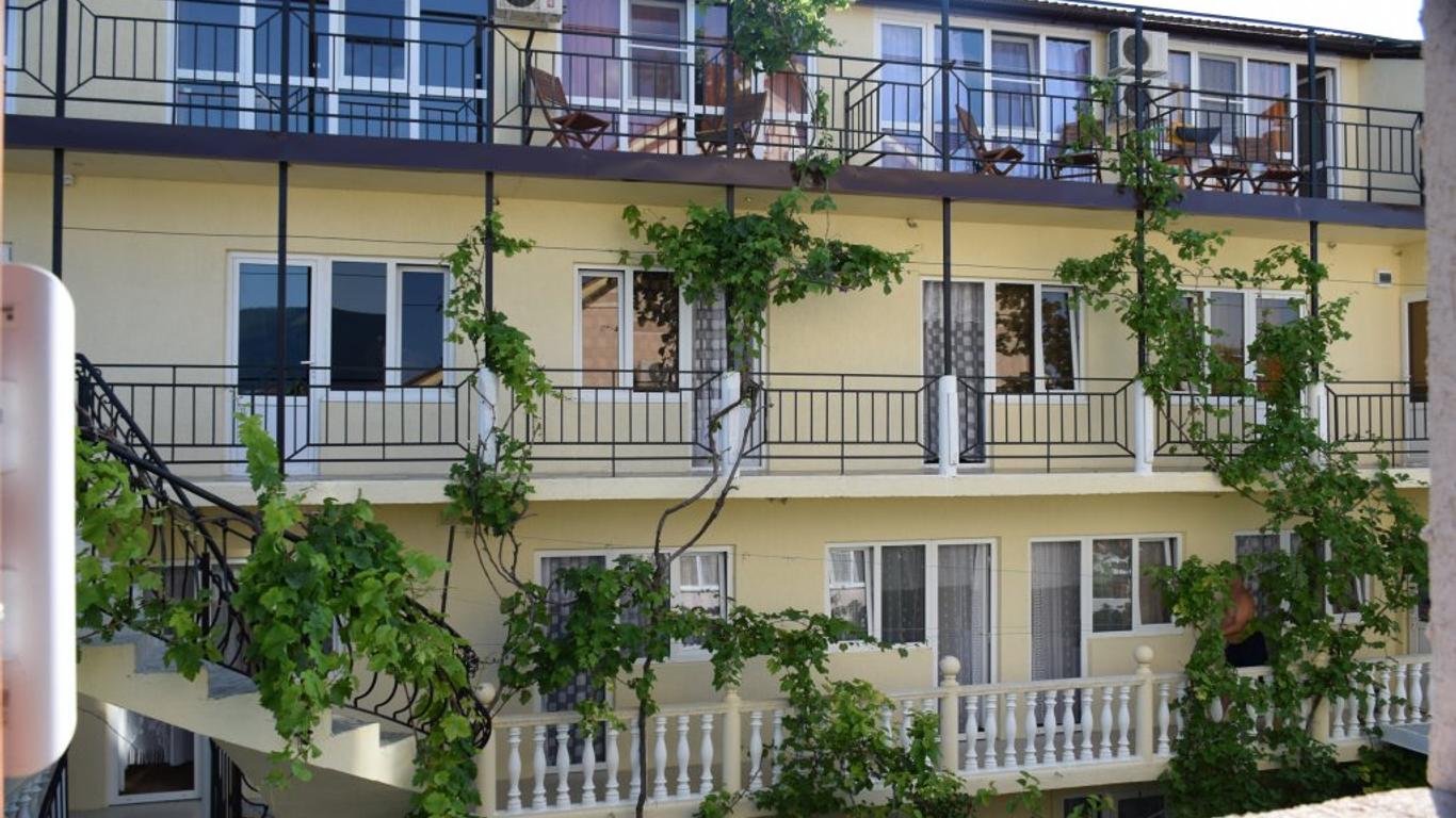 Guest House on Starshinova st. 14
