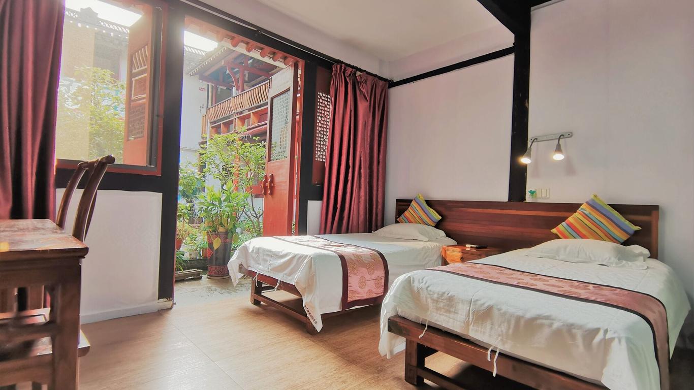 Shaoxing Laotaimen Luxun Native Place Youth Hostel