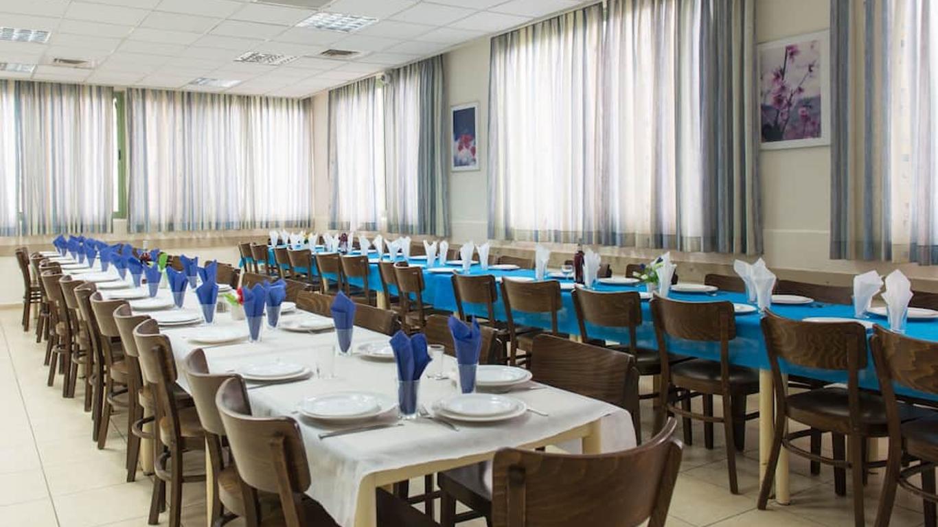 Hi - Maayan Harod Hostel