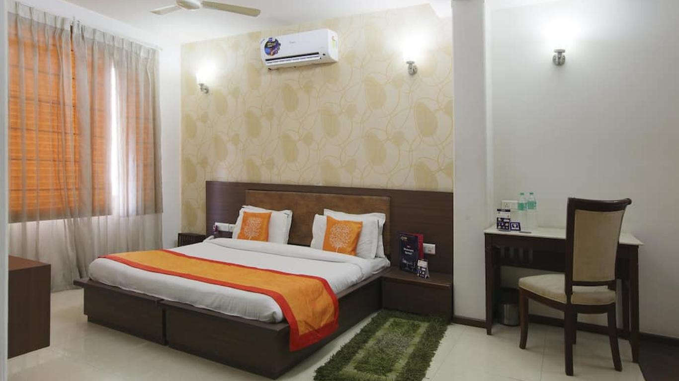 OYO 2216 Hotel Live Inn