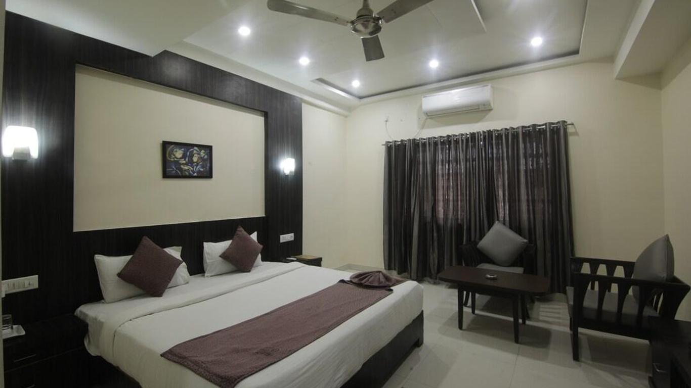 Hotel Silver Shine