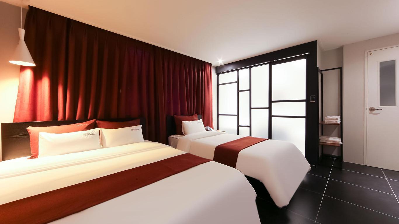 Hey Day Hotel