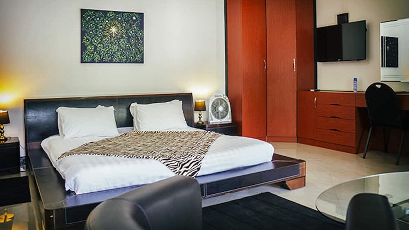 Le Dolphin's Grand Paradiso Hotel