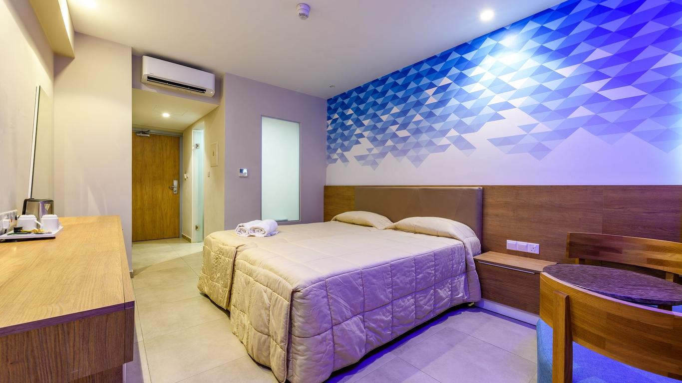 Tasia Maris Seasons Hotel