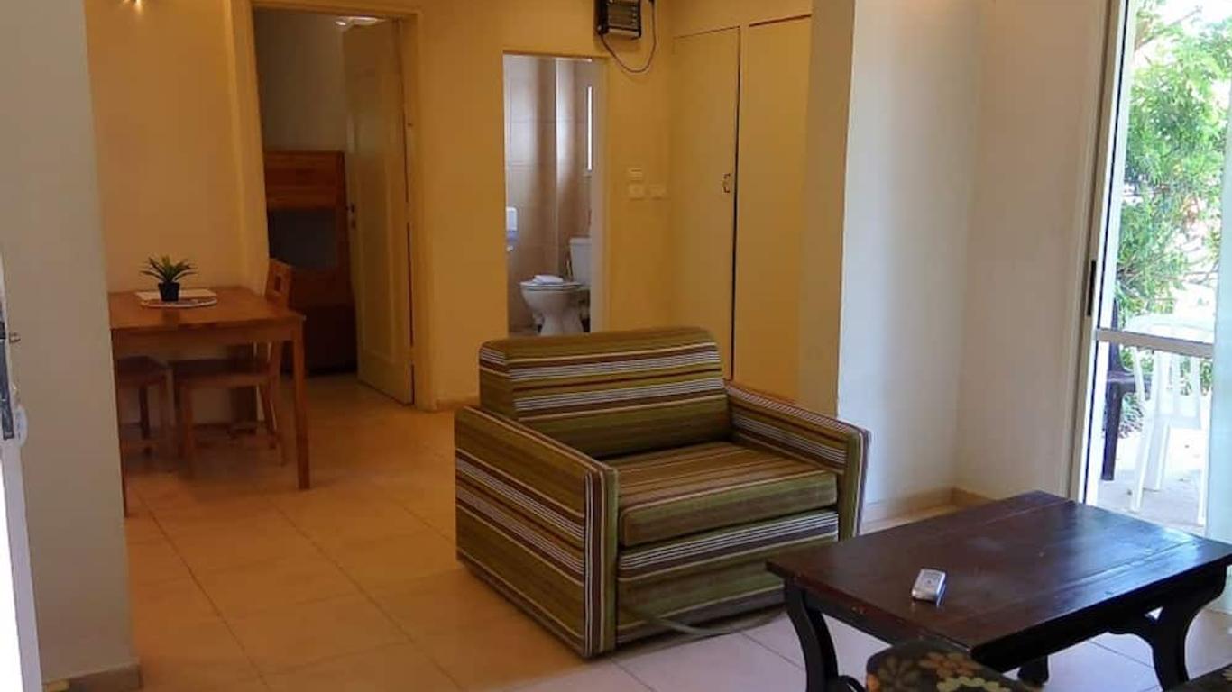 Kibbutz Tiratzvi - Country Lodging