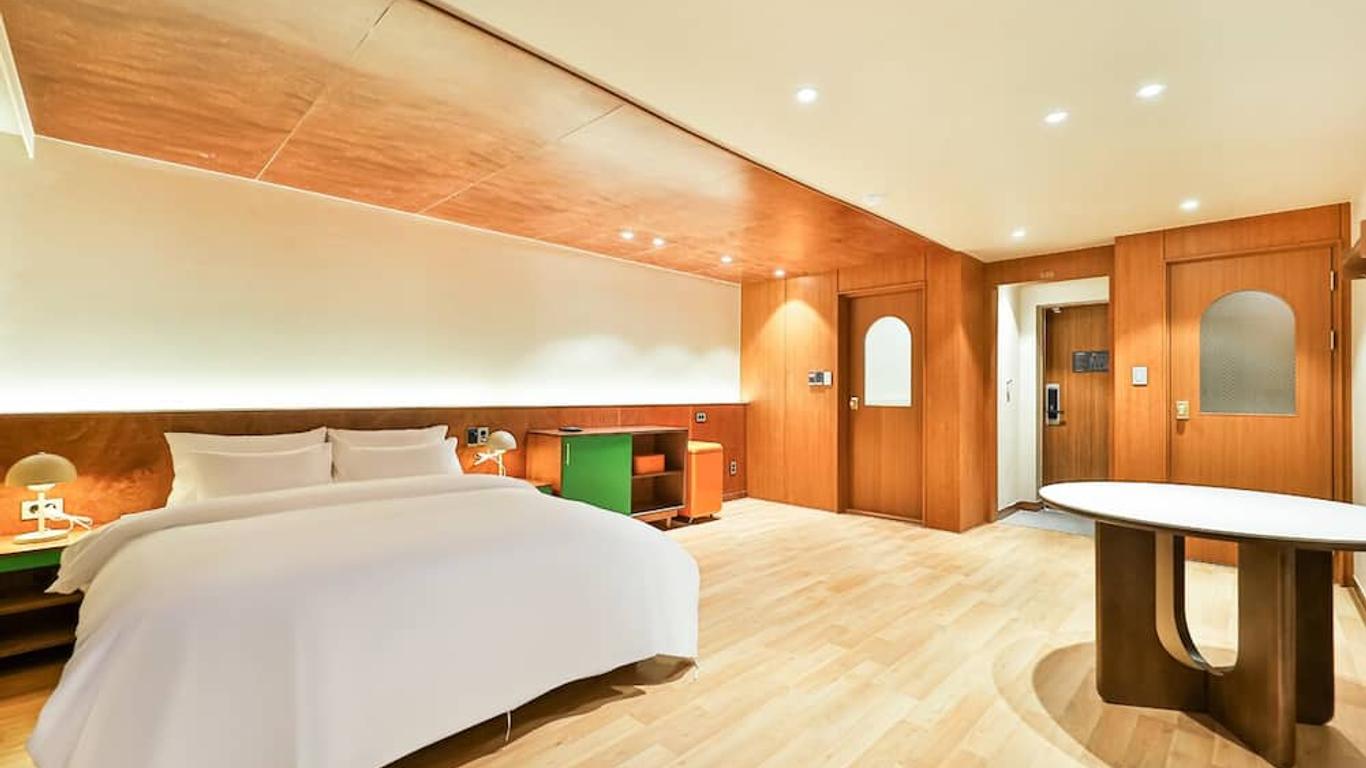 Gyeongiu Coolstay Hotel