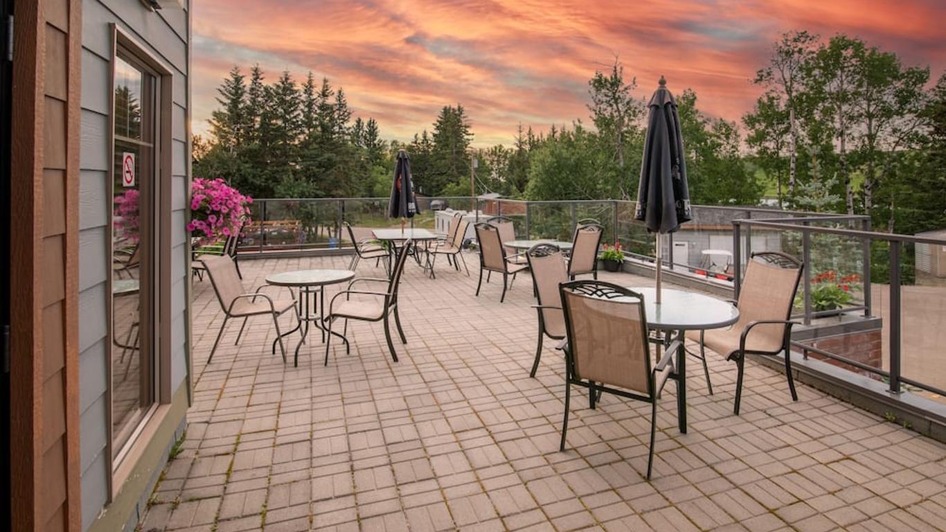 Elkwater Lake Lodge