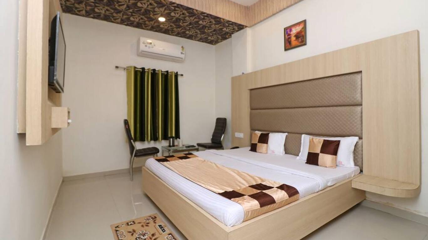 OYO 10991 Hotel Gagan