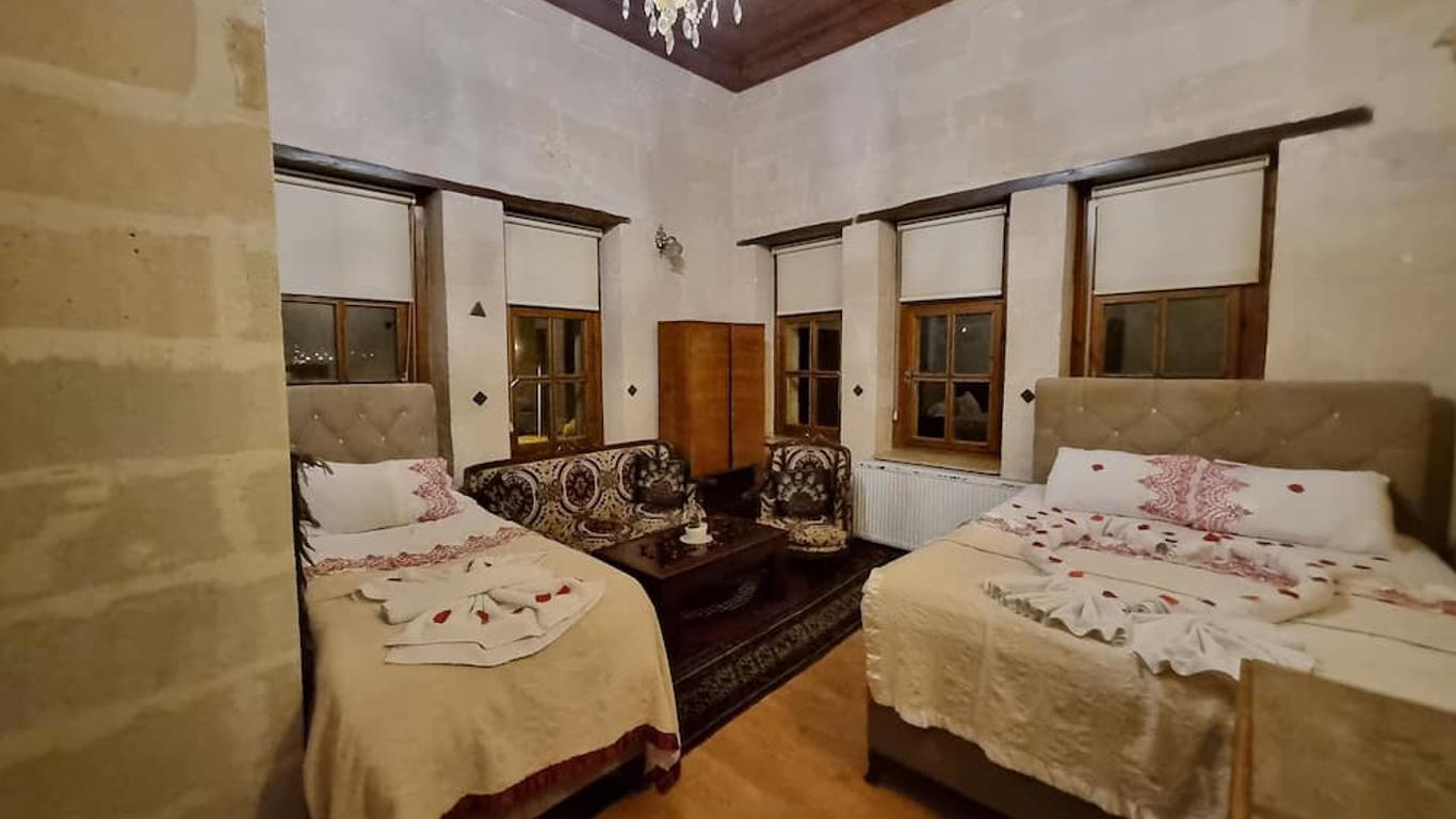 Born Hotel