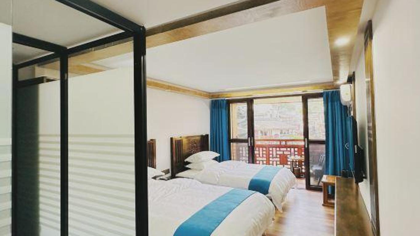 Lqj Riverside Guest House
