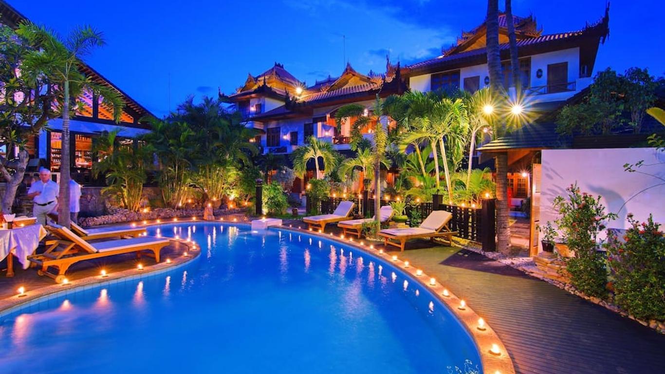 Hotel By The Red Canal