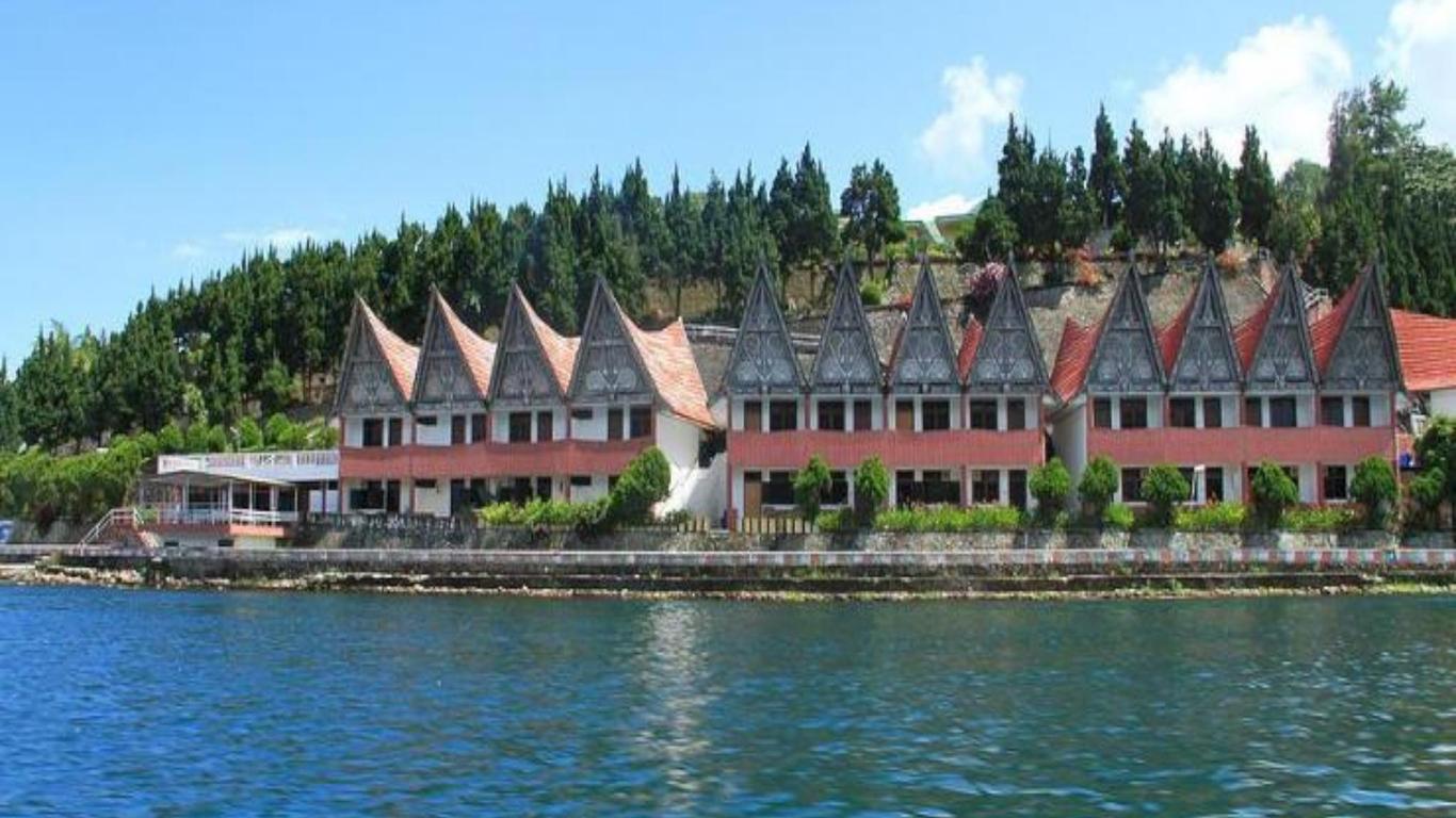 Danau Toba International Cottage