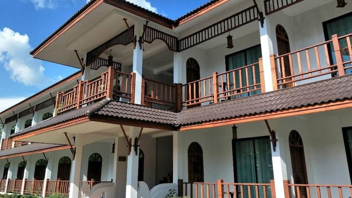 Nan Green Lake View Resort