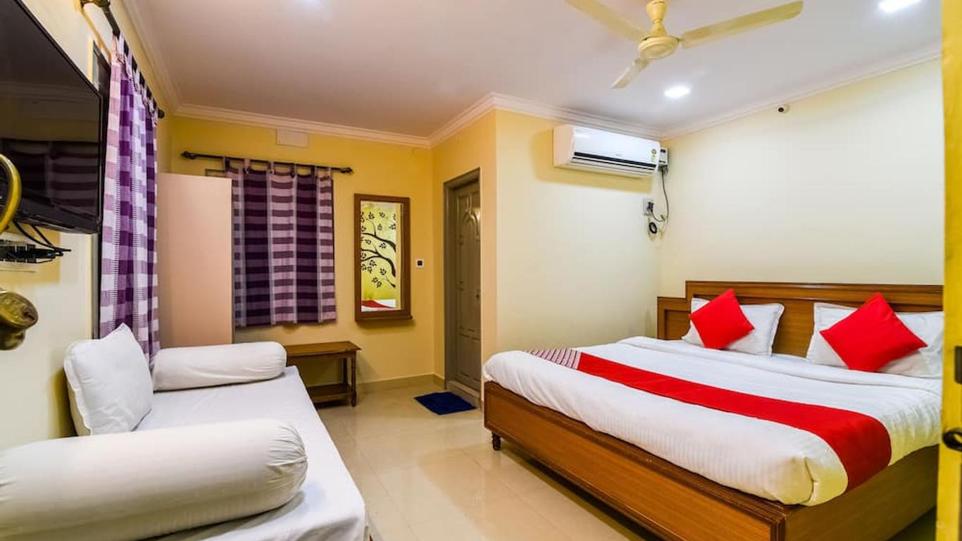 OYO 37221 Pujitha Residency
