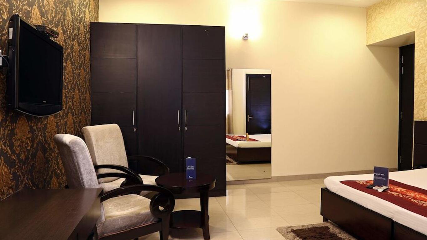 Fabhotel Signature Cyber Park