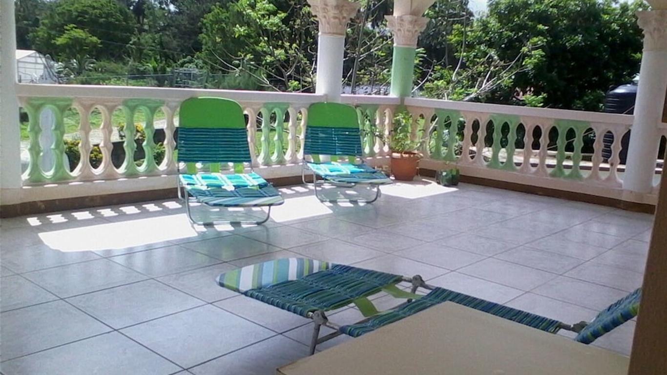 Dolphin Bay Yoga Guest House