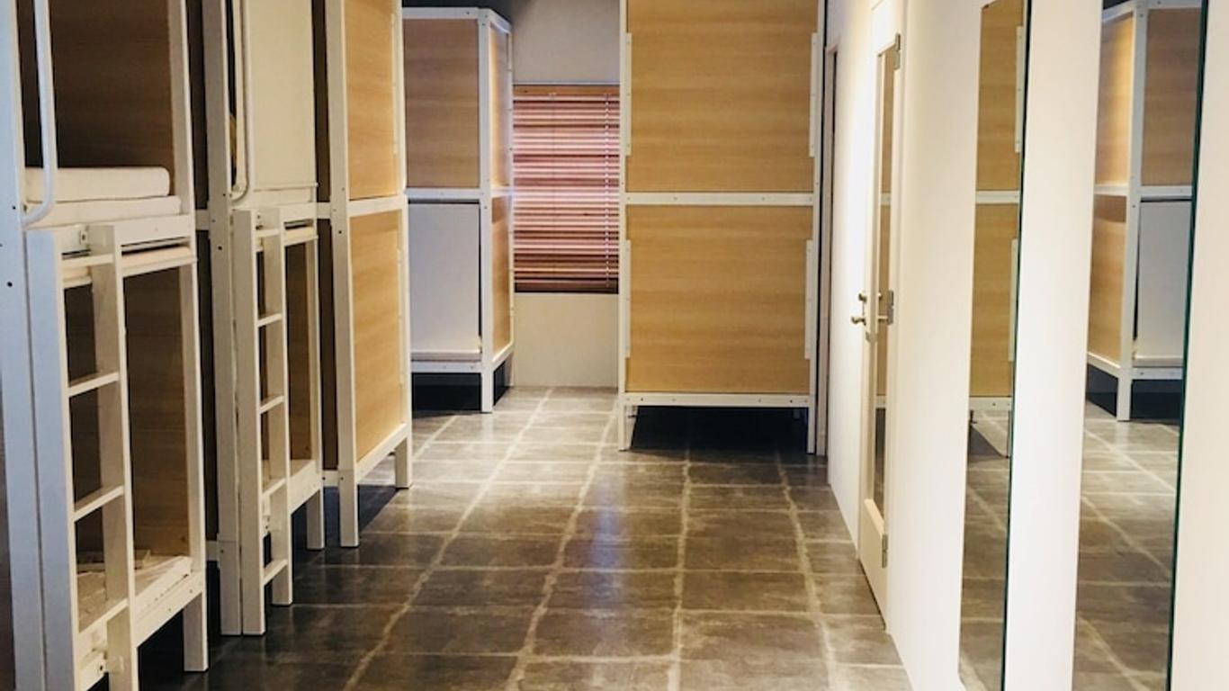 Bed and Yoga Tokyo - Hostel, Caters to Women