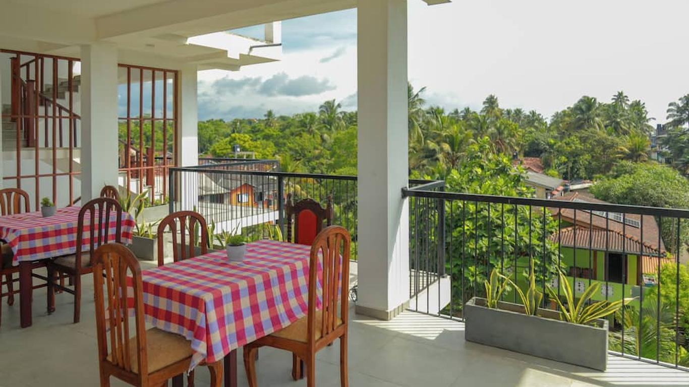 Traveller's Hostel Hikkaduwa