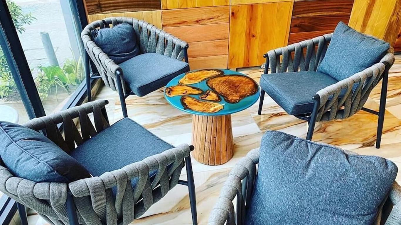 Murex Plaza Hotel & Suites