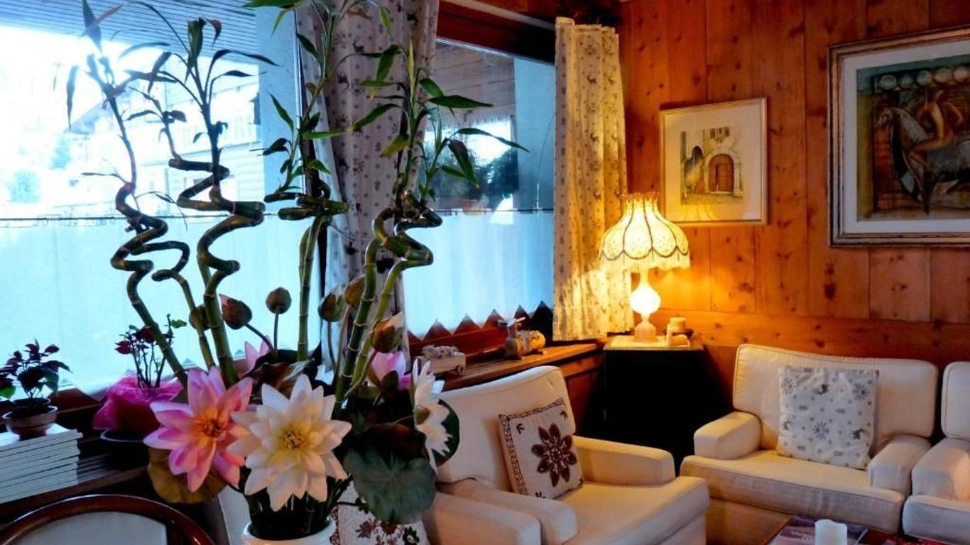 Hotel Ambassador Chalet