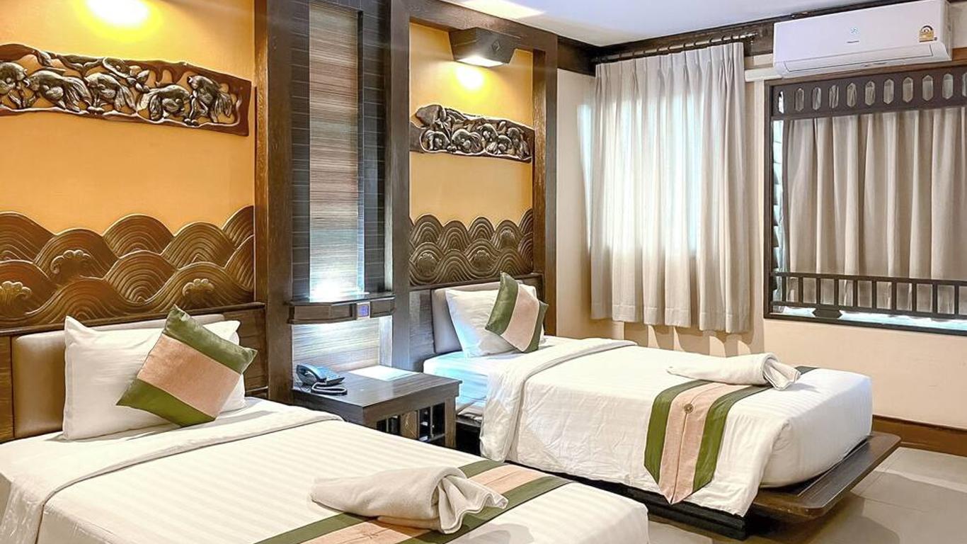 Ruean Phae Royal Park Hotel