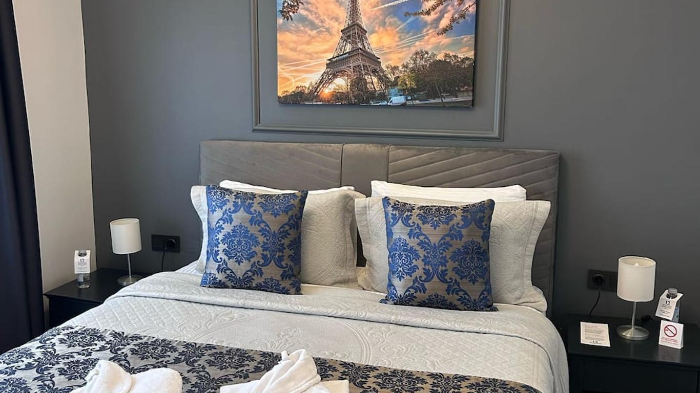 12 Rooms Hotel