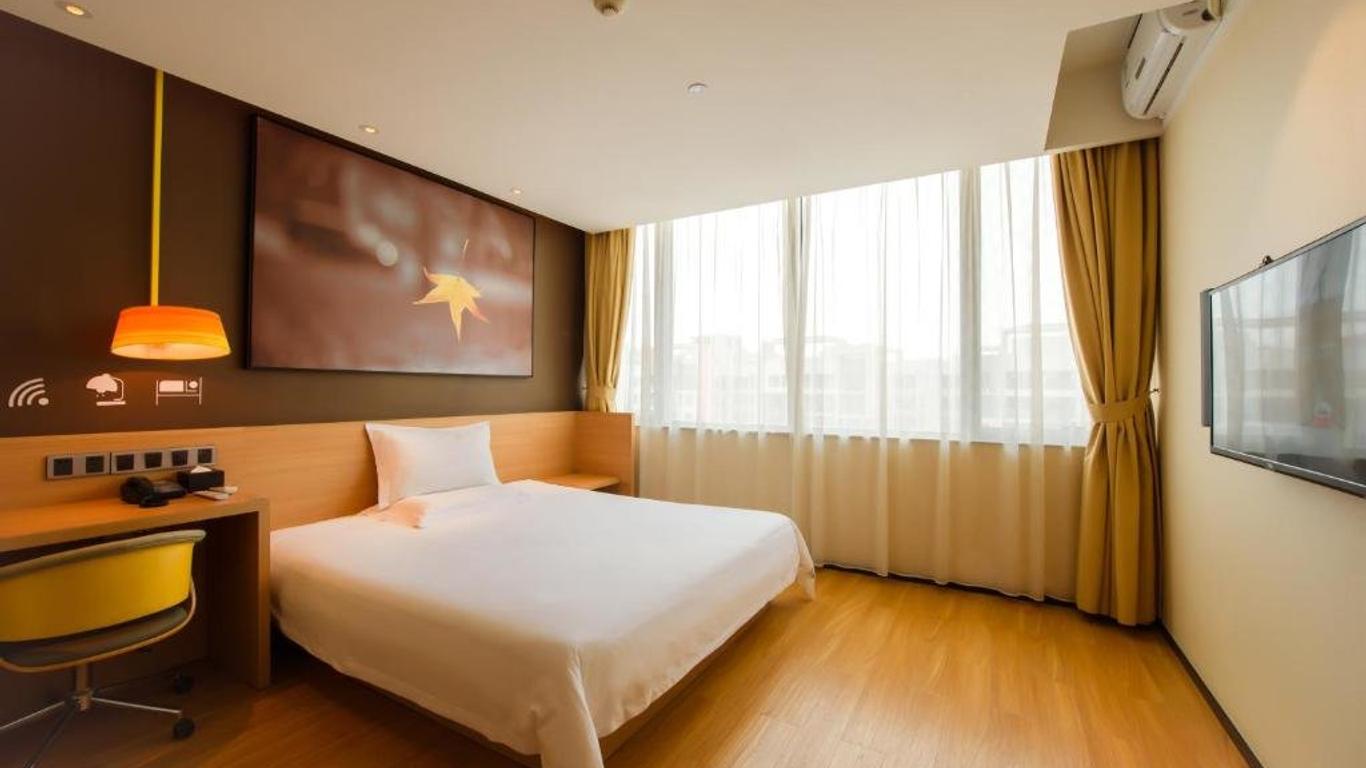 IU Hotel Xian Xijing Hospital Tonghua Gate Subway Station Branch