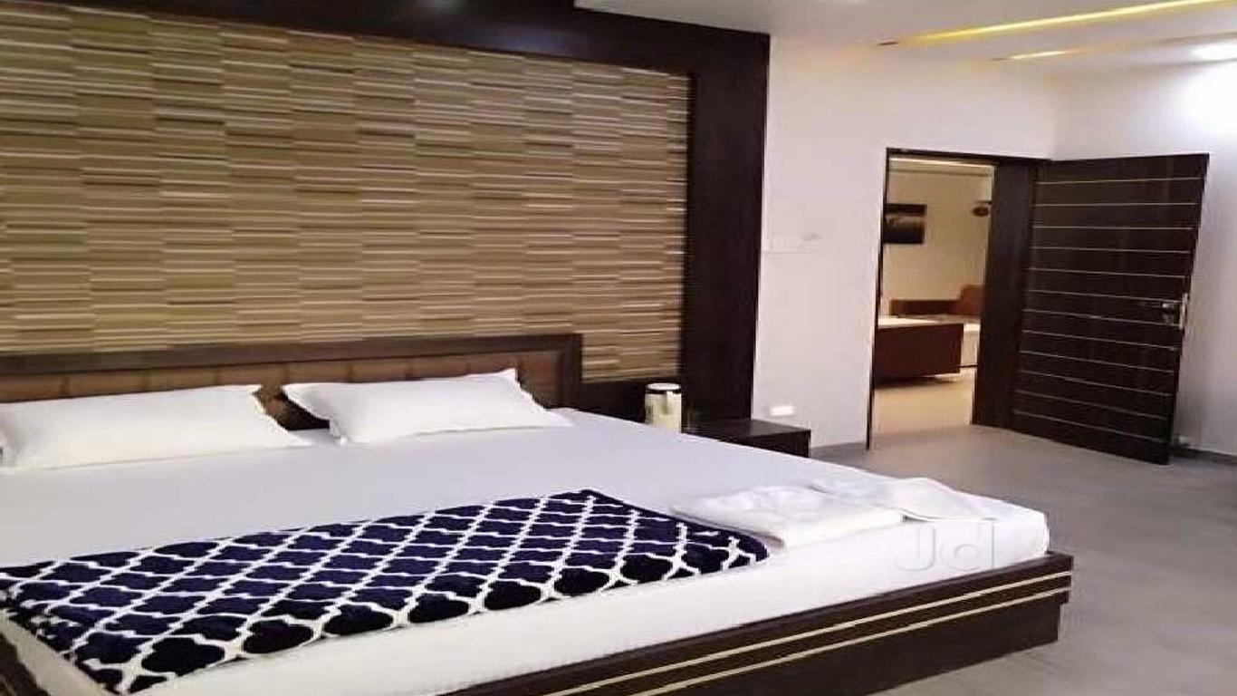 Hotel Radhika