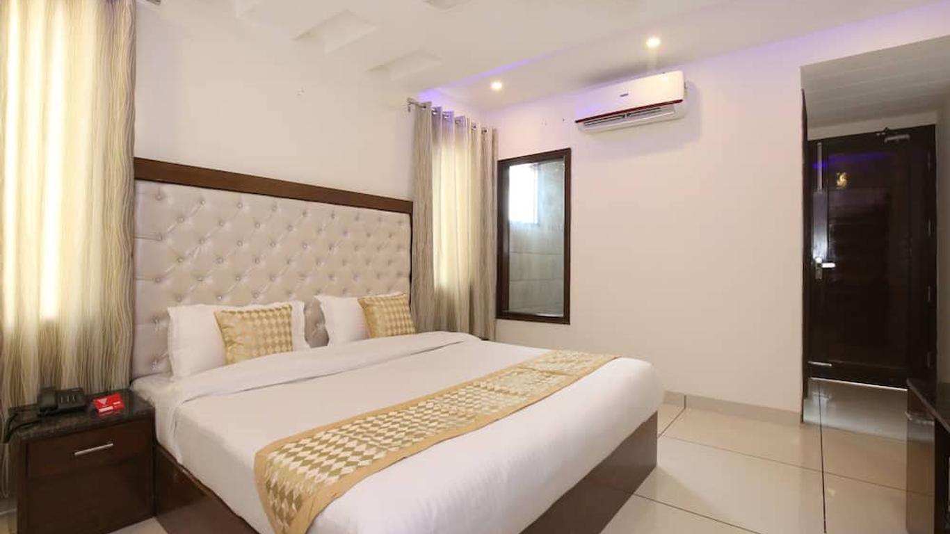Oyo 9420 Hotel Silver Palm