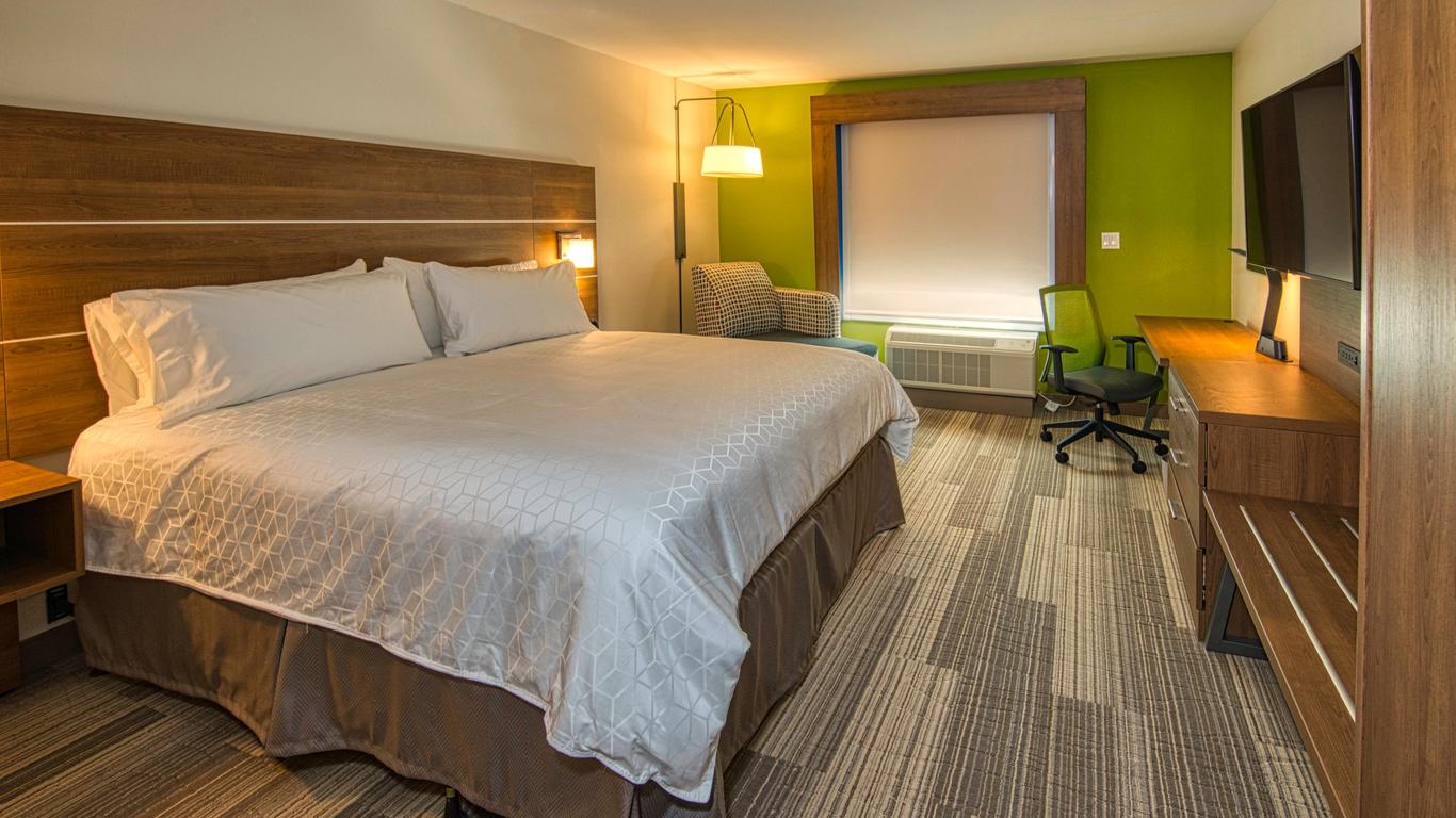 Holiday Inn Express & Suites Lincoln Airport