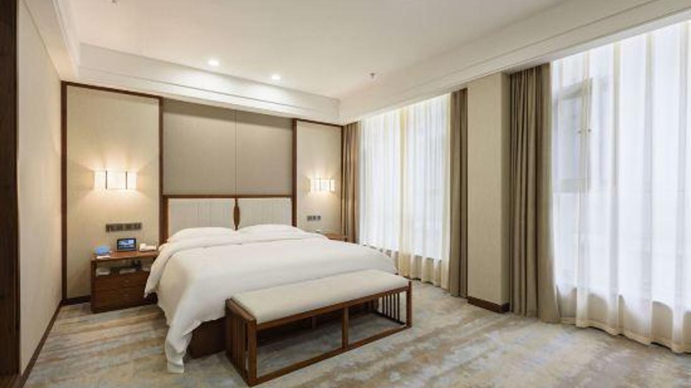 Yijing Holiday Hotel (Linyi Yimeng Road Party School)