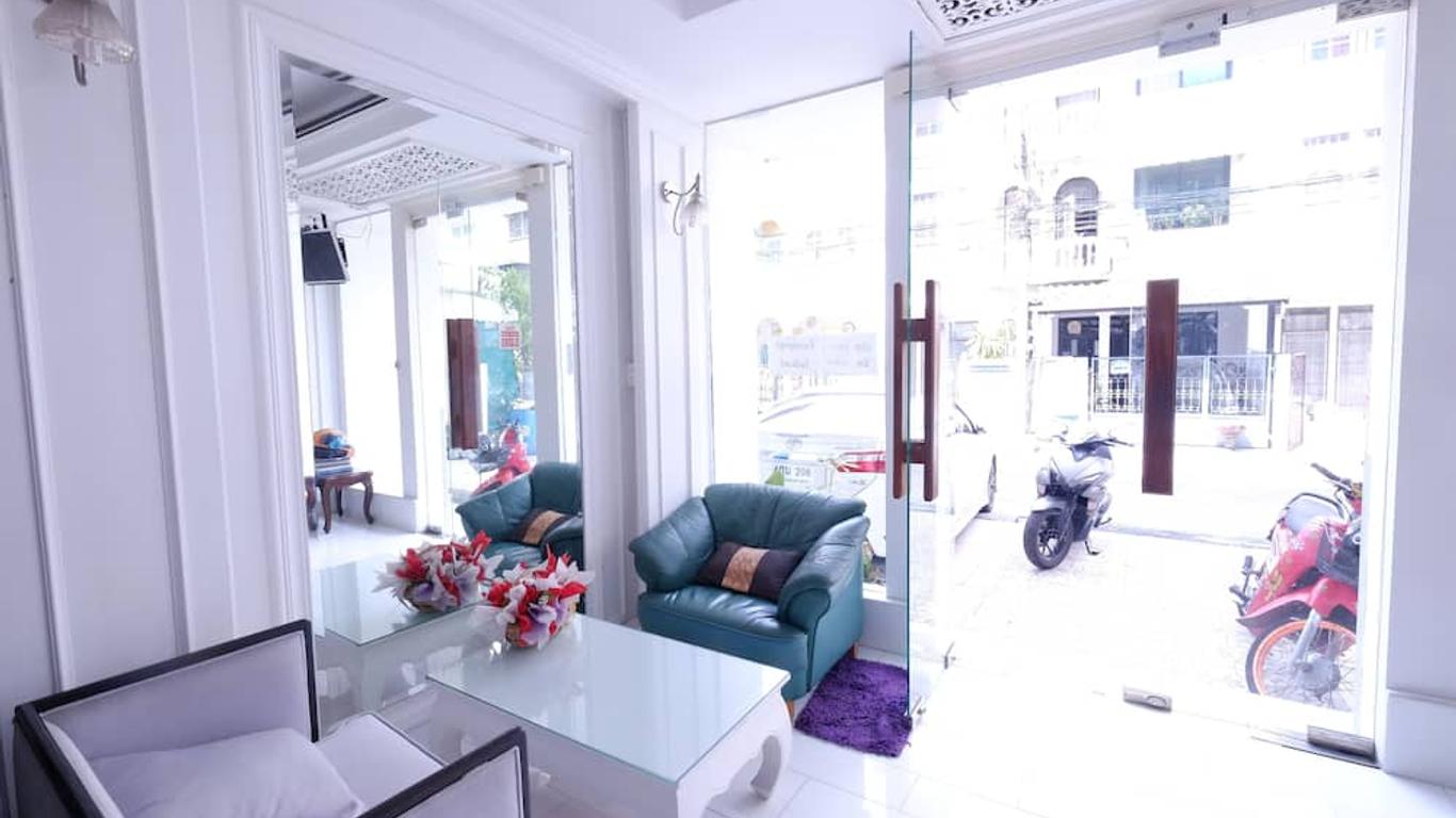 Ratchada-Sutthisan Hotel and Longstay
