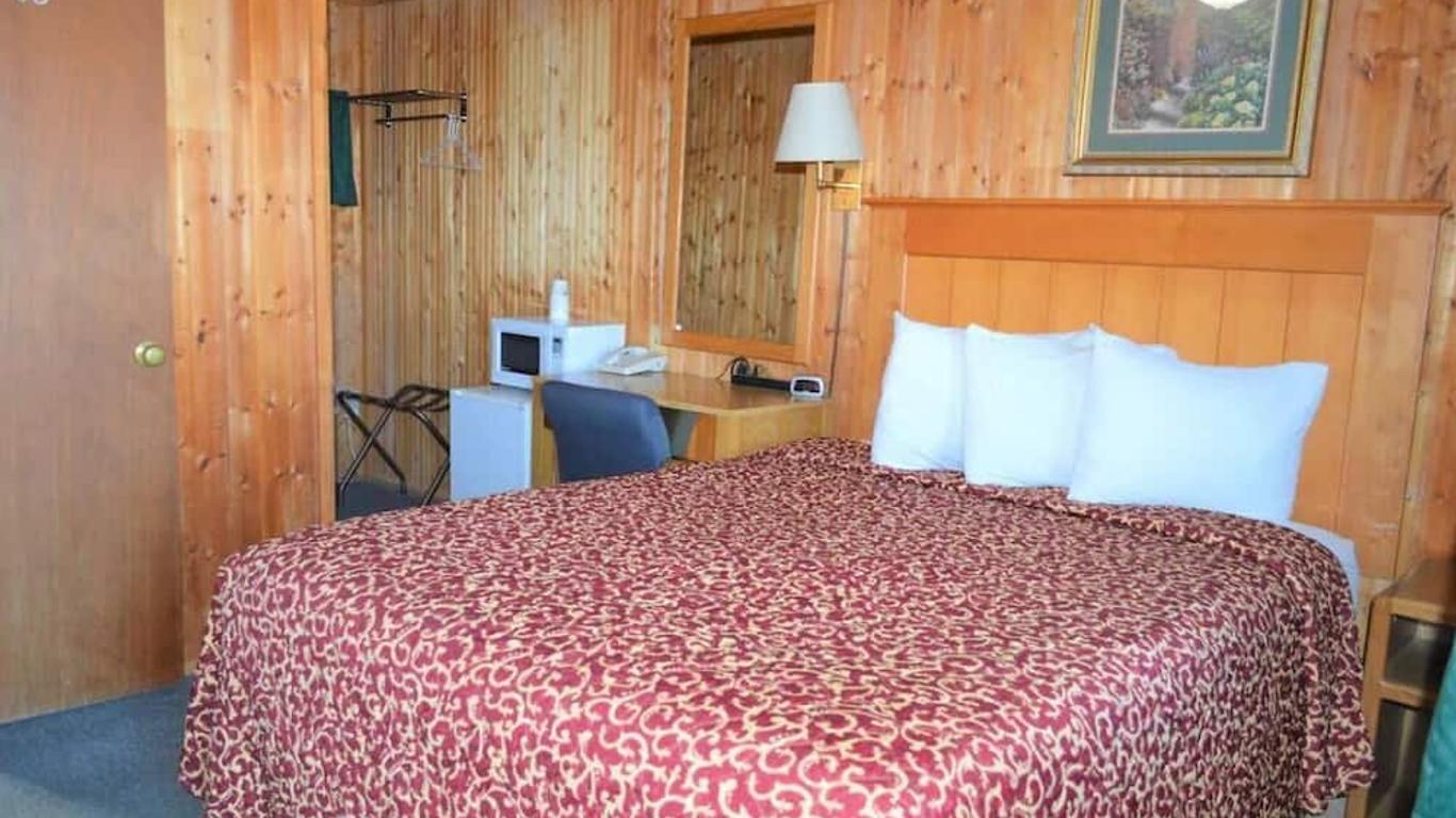 Green Acre Motel By OYO Near Rush County Airport
