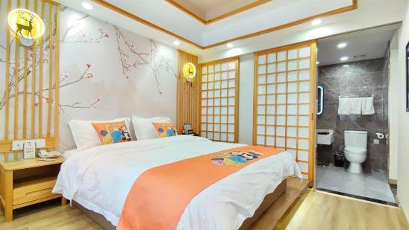 Phoenix Jinghua Hotel