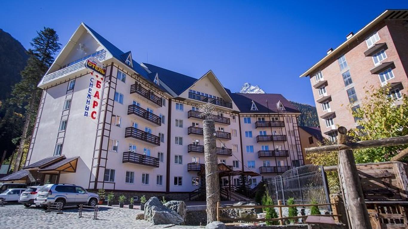 Snezhniy Bars Dombay