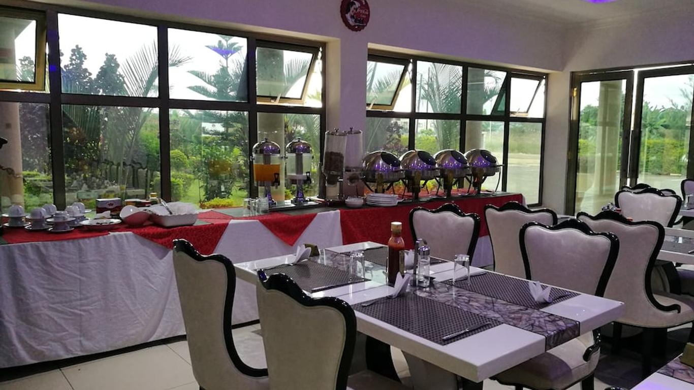 Golden Zambezi Lodge
