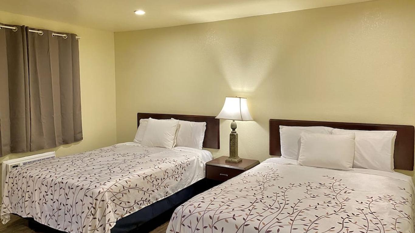 Whistling Pines Motel