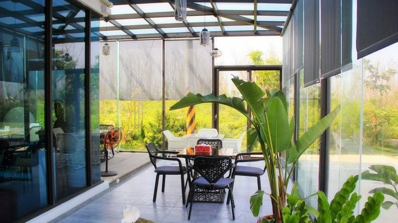 Villa Iris