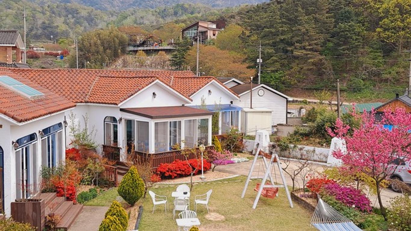 Gyeongju Full Garden Pension
