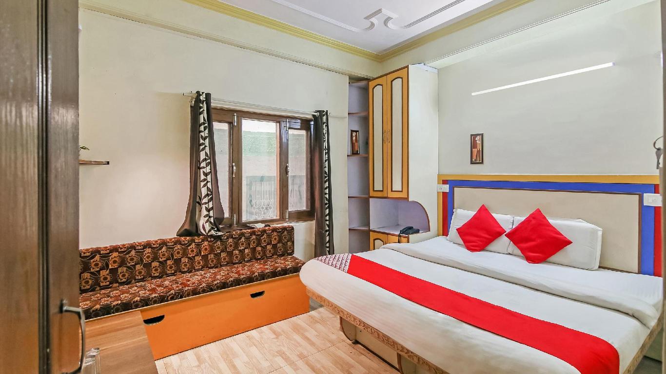 OYO 10694 Hotel Royal Inn