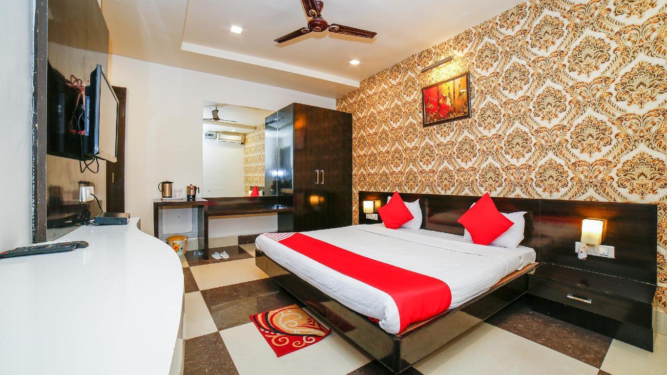 OYO 35769 Hotel Rishabh