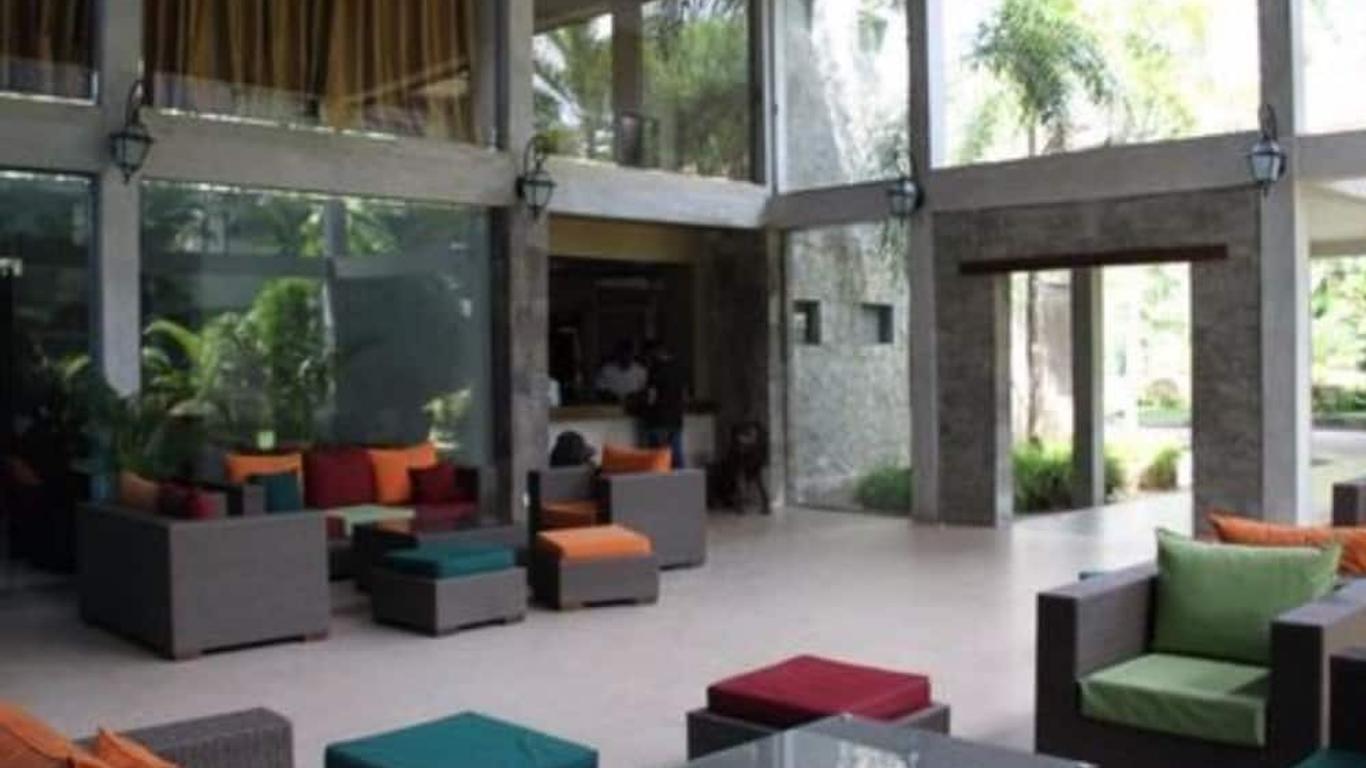 Monty Hotel