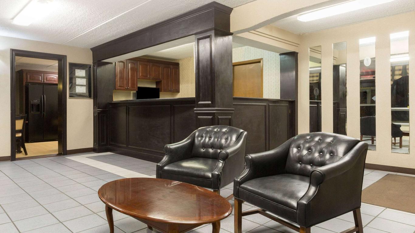 Super 8 by Wyndham Kingsport /I-81