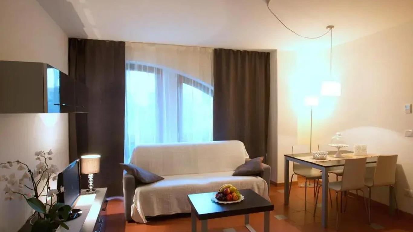 Aparthotel Lacroma