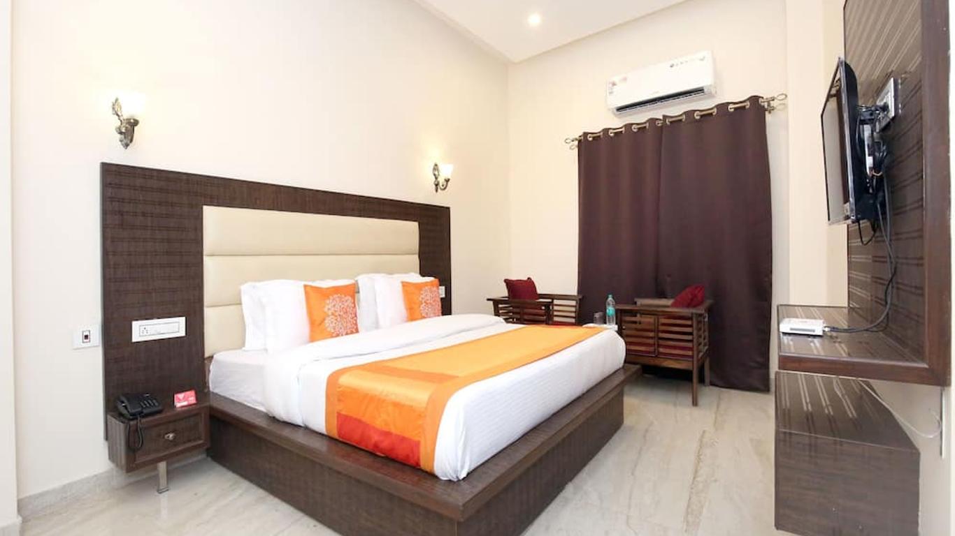 OYO 10330 Hotel Golden Brooks
