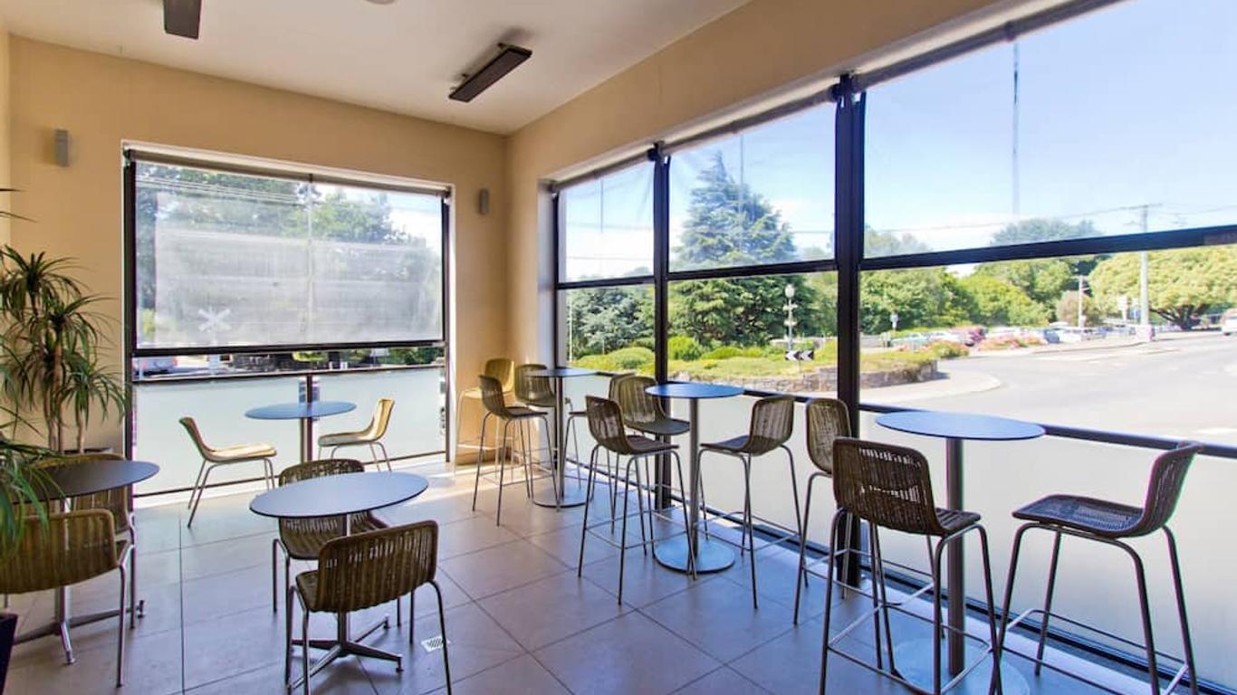 Deloraine Hotel
