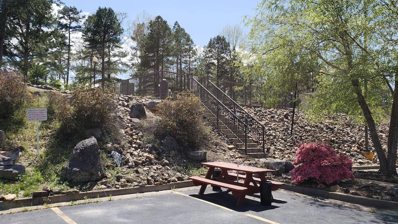 Hot Springs Village Inn