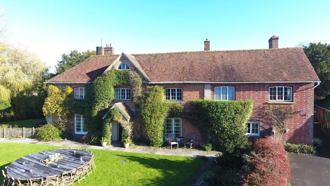 Bridge Farmhouse and Old Stables