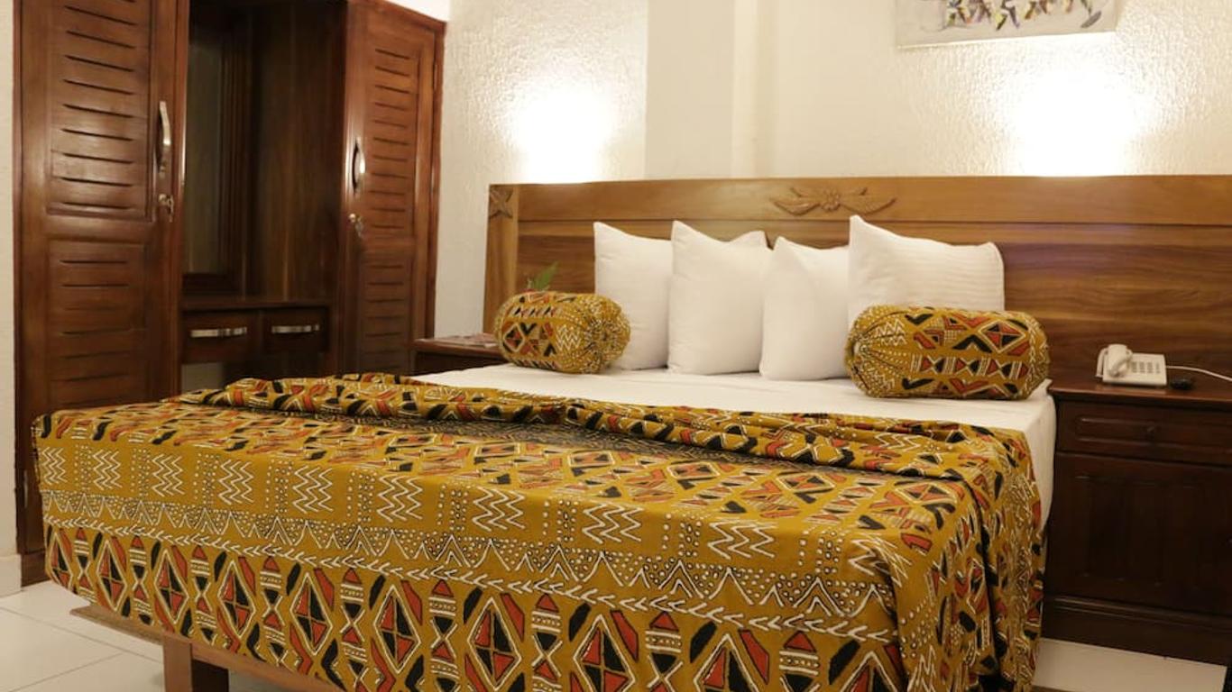 Coconut Grove Sakumono Hotel