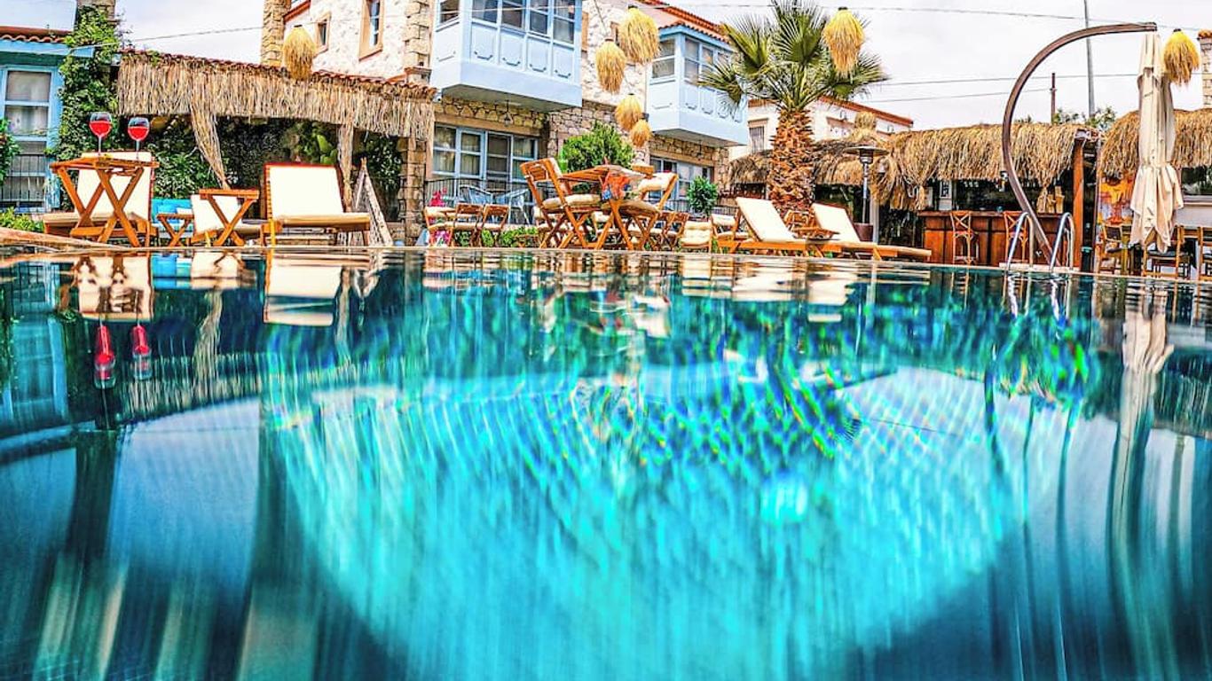 Dort Mevsim Alacati Butik Otel